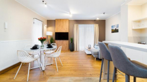 Apartament Wonder Home z prywatnym tarasem, blisko wyciągów Ski Arena i Winterpol, aquaparku i kościoła Wang